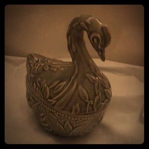 Decorative swan trinket box